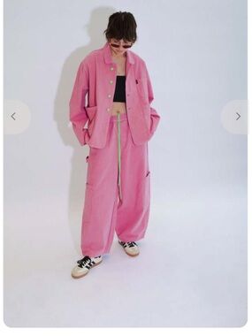 Meals forager coat in bubblegum.